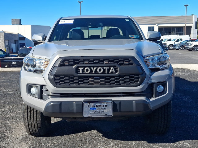 Used 2019 Toyota Tacoma TRD Off-Road AWD/4WD image 2