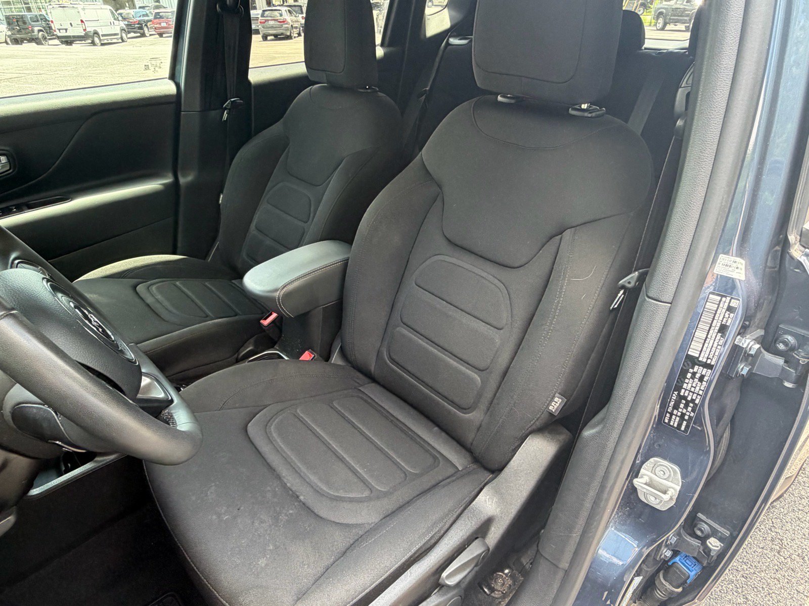 Used 2022 Jeep Renegade Latitude AWD/4WD image 28