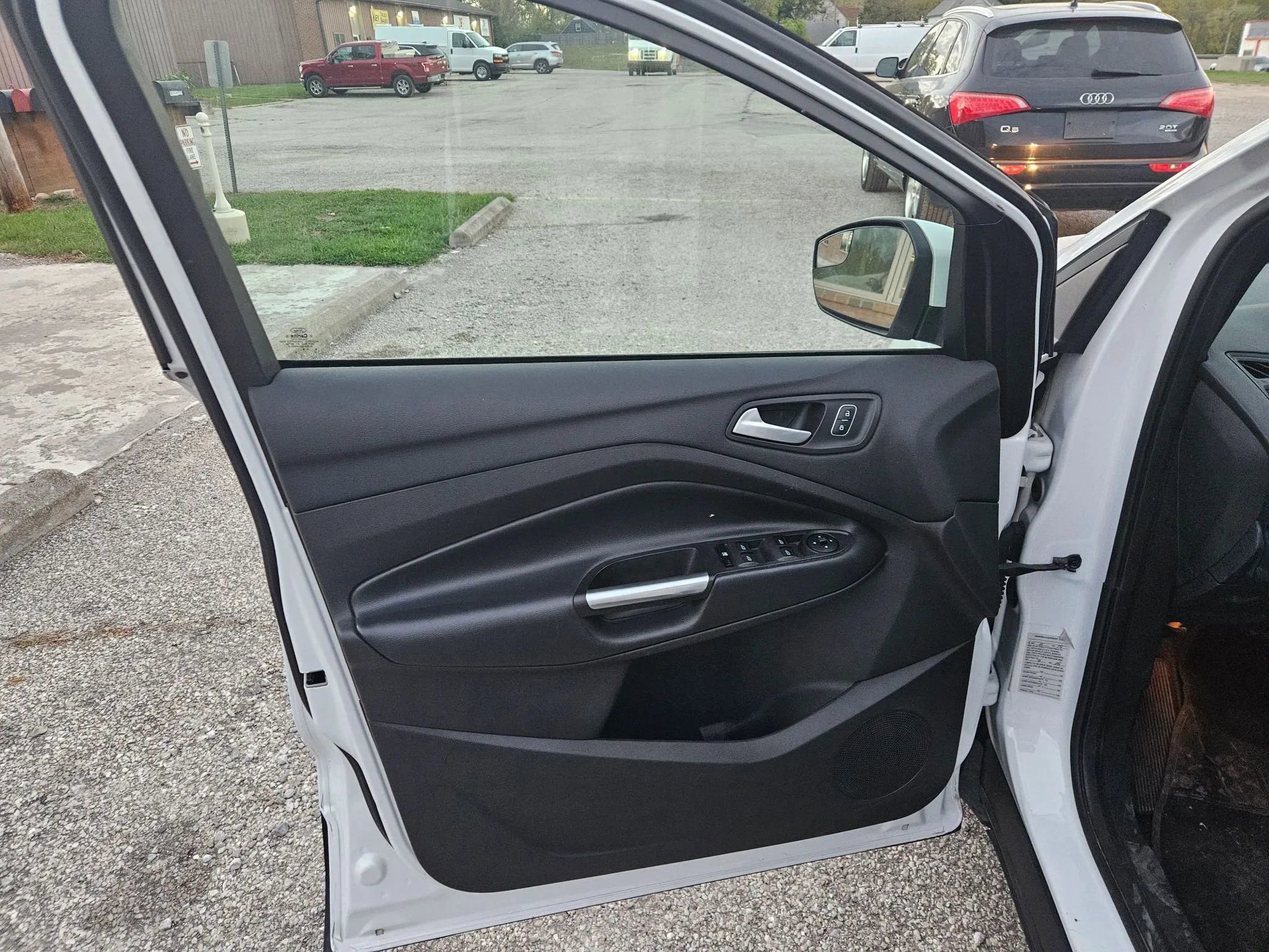 Used 2018 Ford Escape SE w/ SE Sync 3 Package image 17