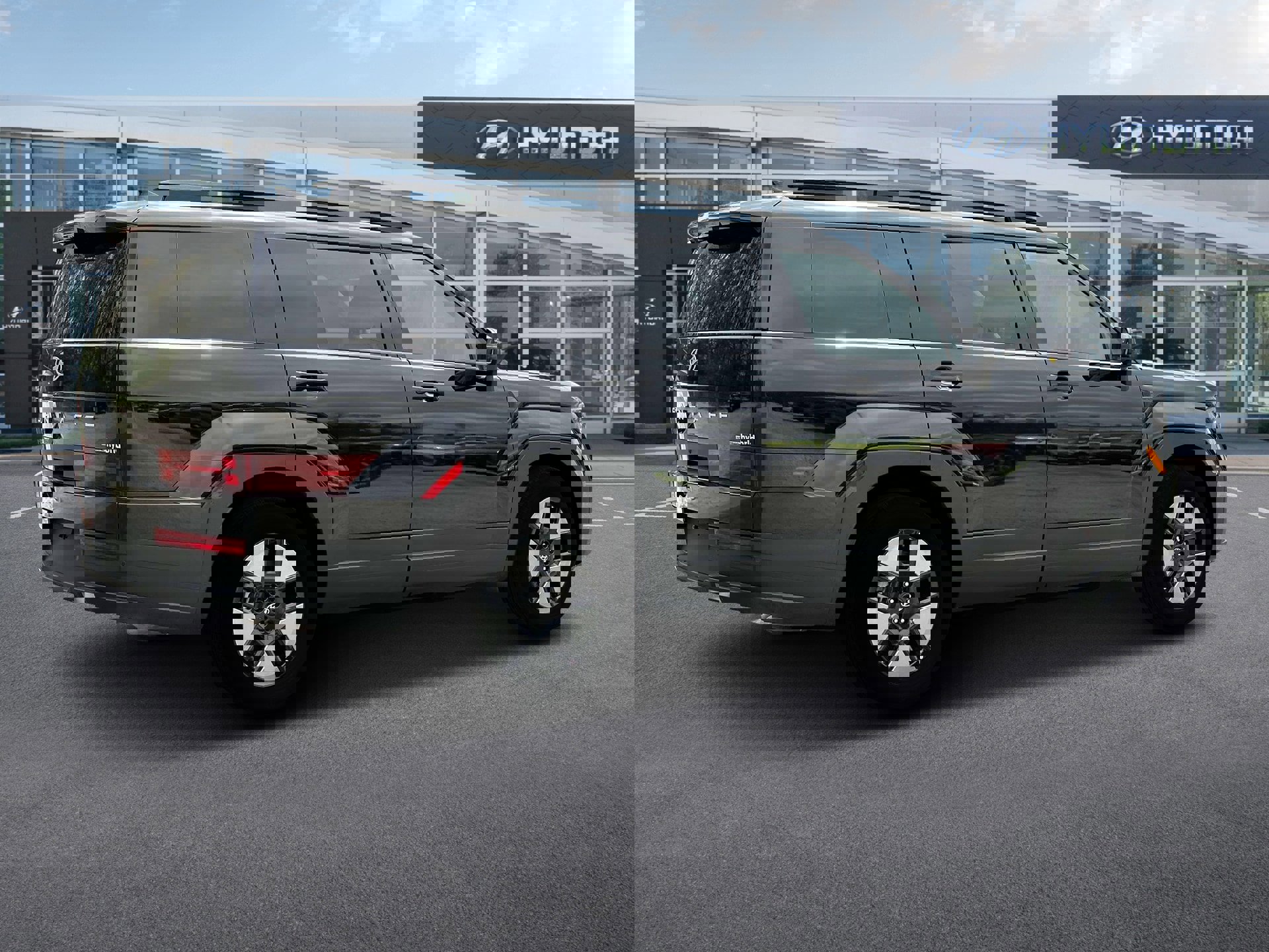 Certified 2025 Hyundai Santa Fe SEL image 8