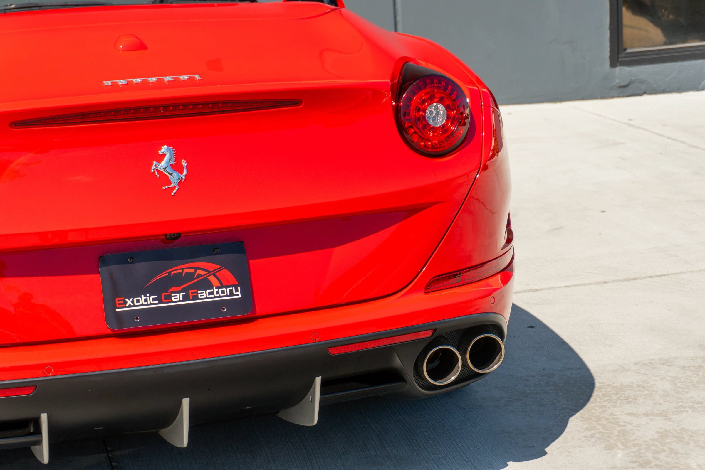 Used 2017 Ferrari California T RWD image 42