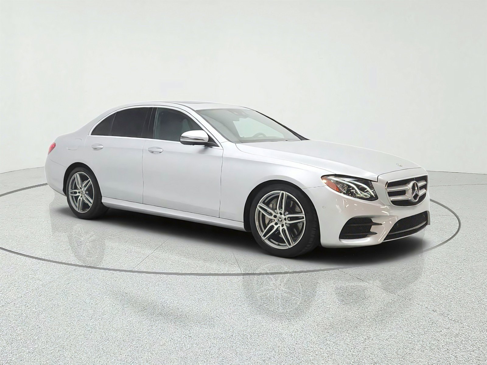 Used 2019 Mercedes-Benz E 300 image 3