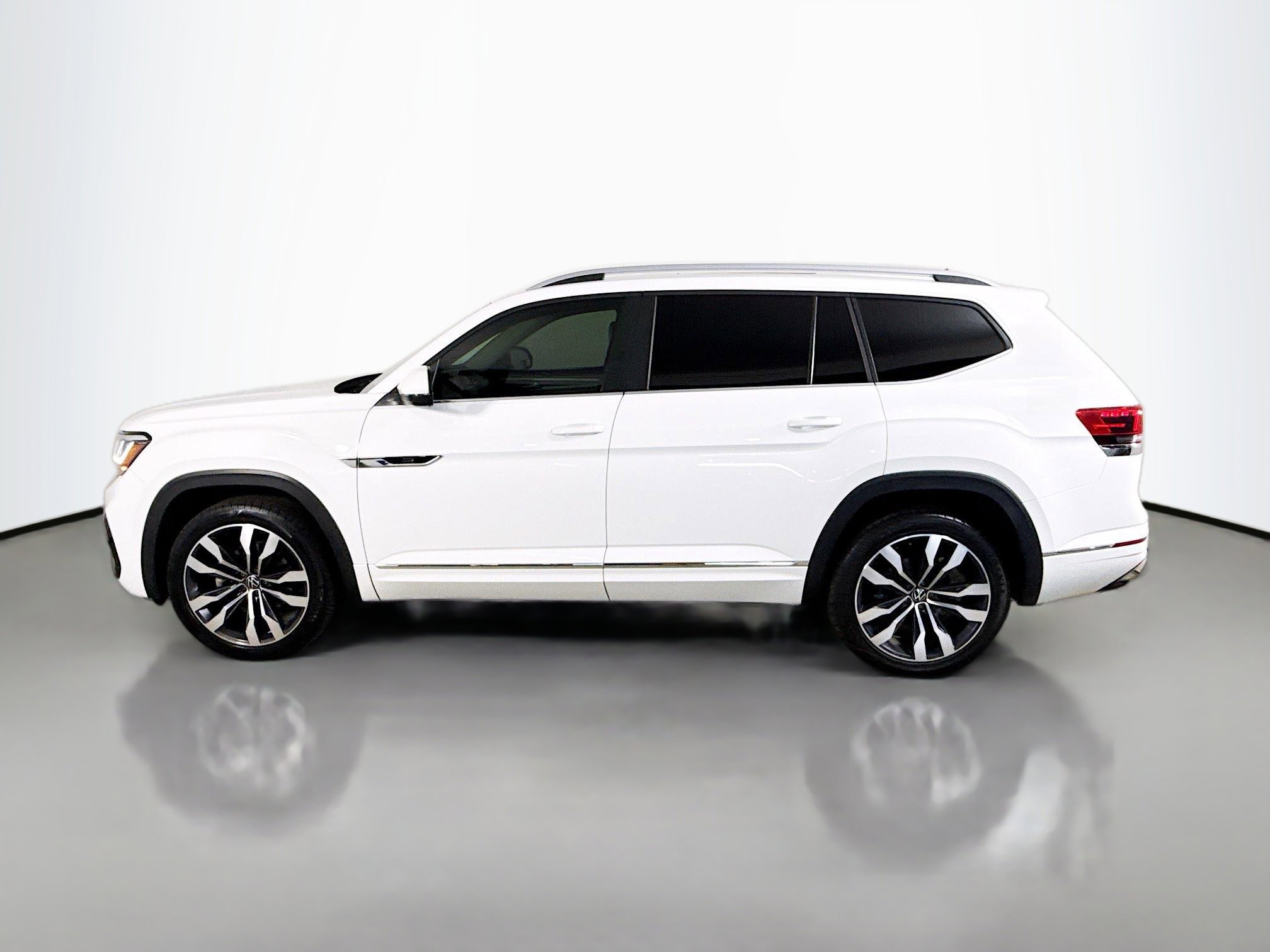 Used 2021 Volkswagen Atlas SEL R-Line image 6