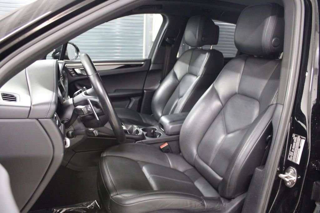 Certified 2022 Porsche Macan AWD/4WD image 5