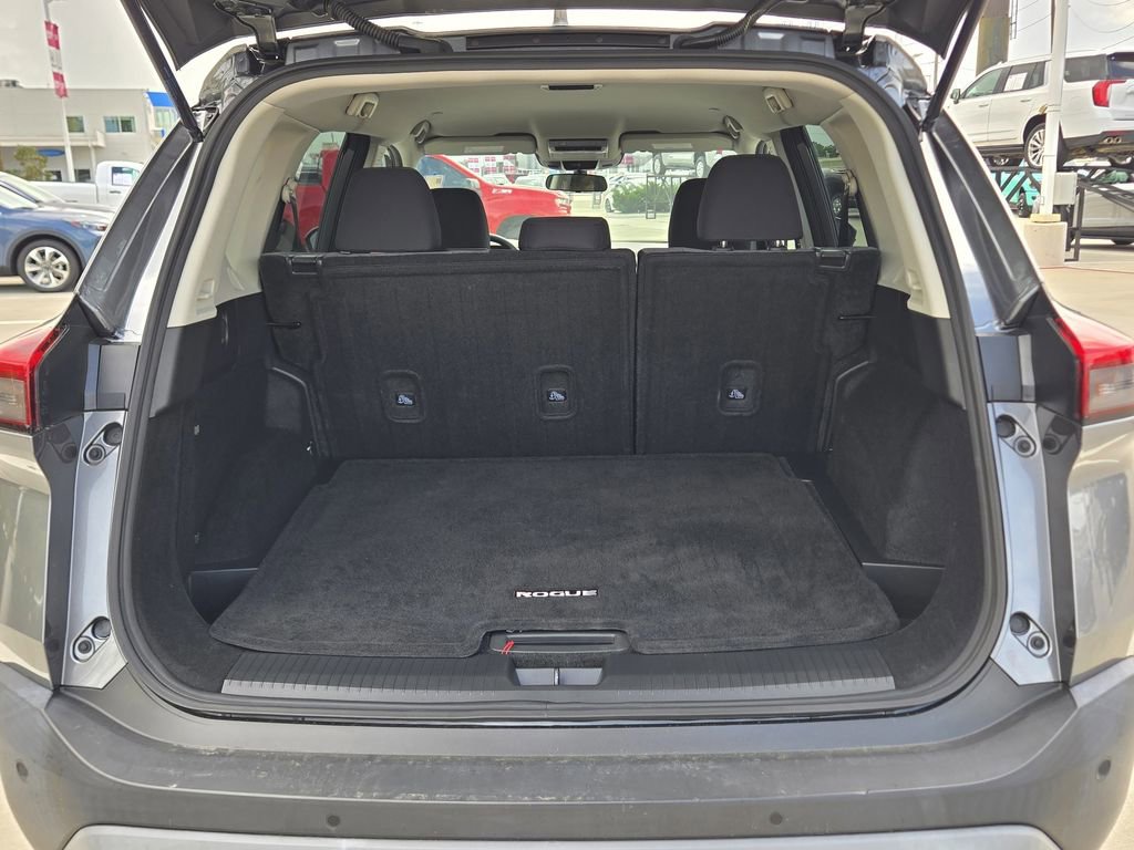 Used 2022 Nissan Rogue SV image 12