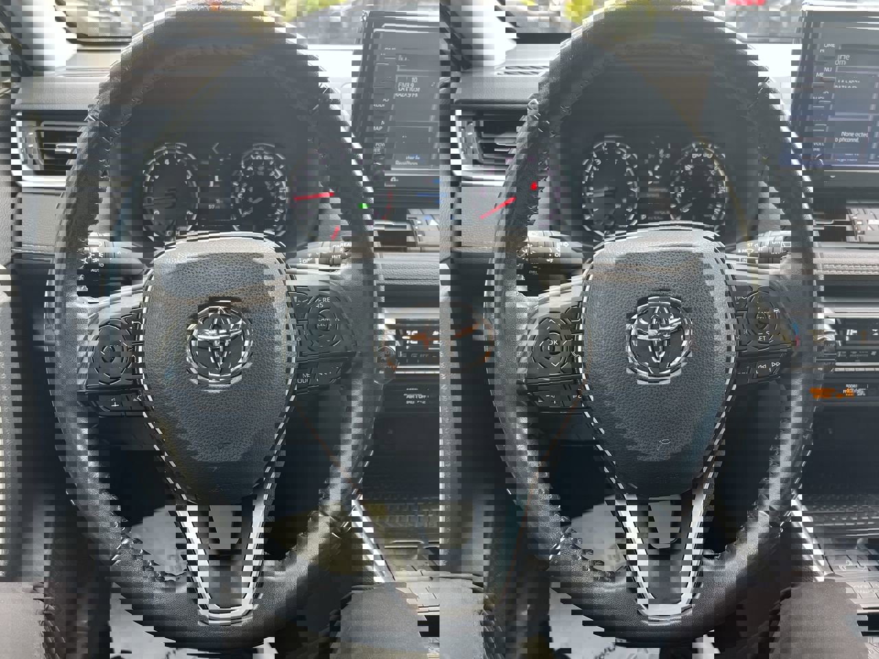 Used 2021 Toyota RAV4 XLE Premium image 18