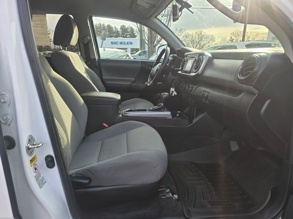 Used 2017 Toyota Tacoma SR5 w/ Tow Package image 10