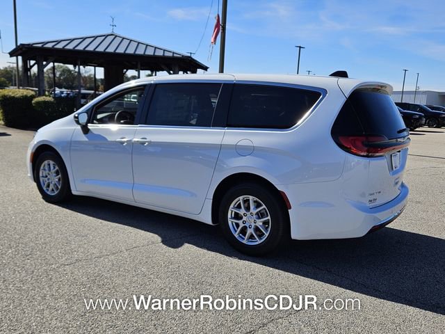 New 2026 Chrysler Pacifica Select image 10