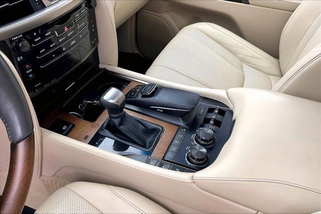 Used 2019 Lexus LX 570 4WD w/ Luxury Package image 17