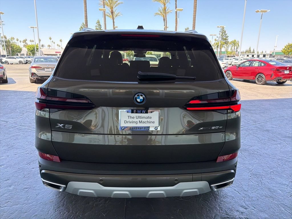 New 2026 BMW X5 xDrive50e w/ Premium Package AWD/4WD image 4