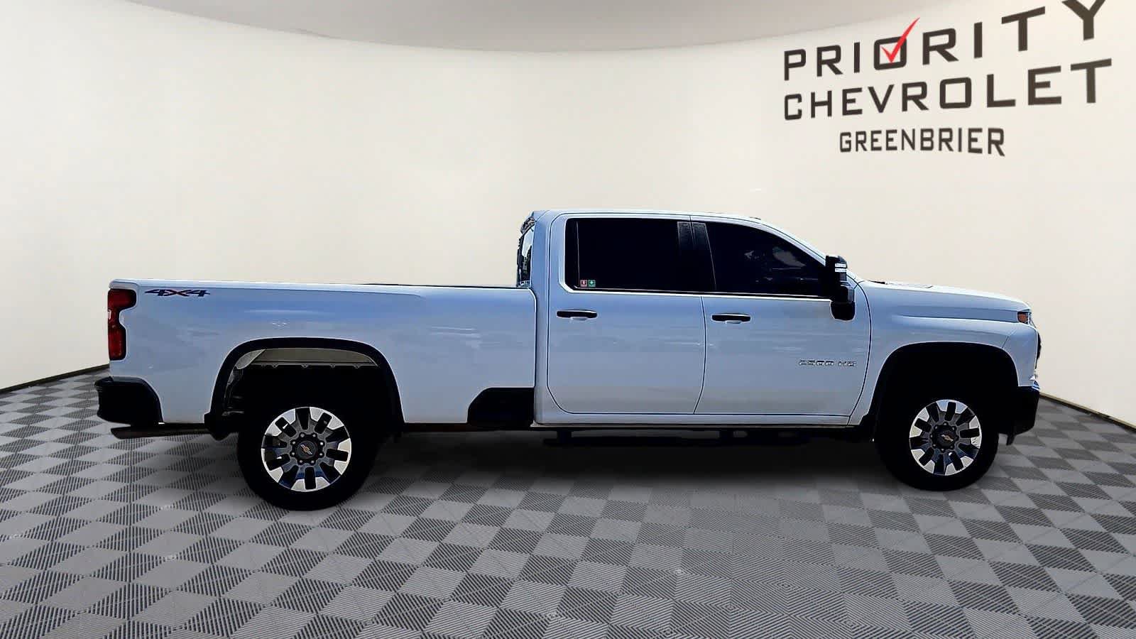 Used 2023 Chevrolet Silverado 2500 Custom w/ Custom Convenience Package AWD/4WD image 9