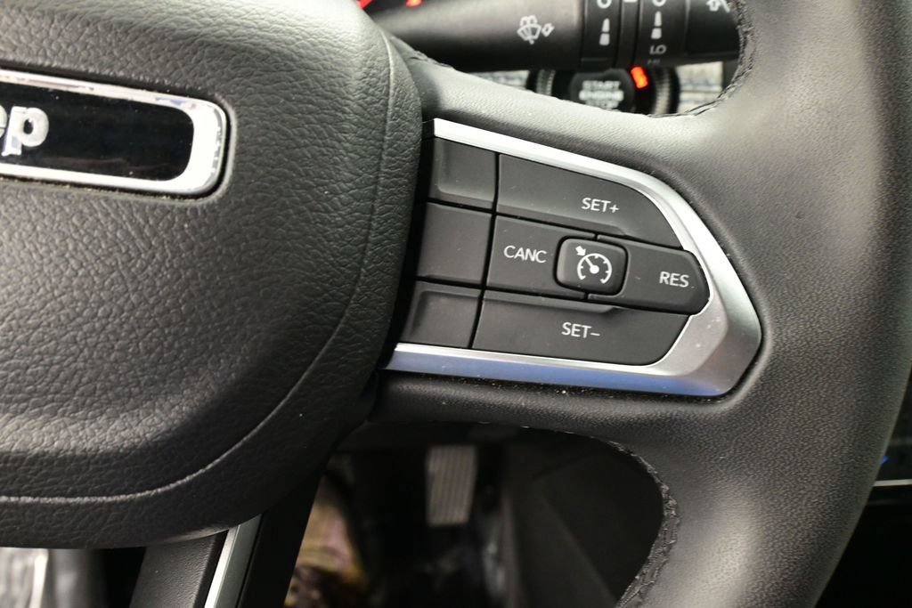 Used 2024 Jeep Compass Latitude AWD/4WD image 38