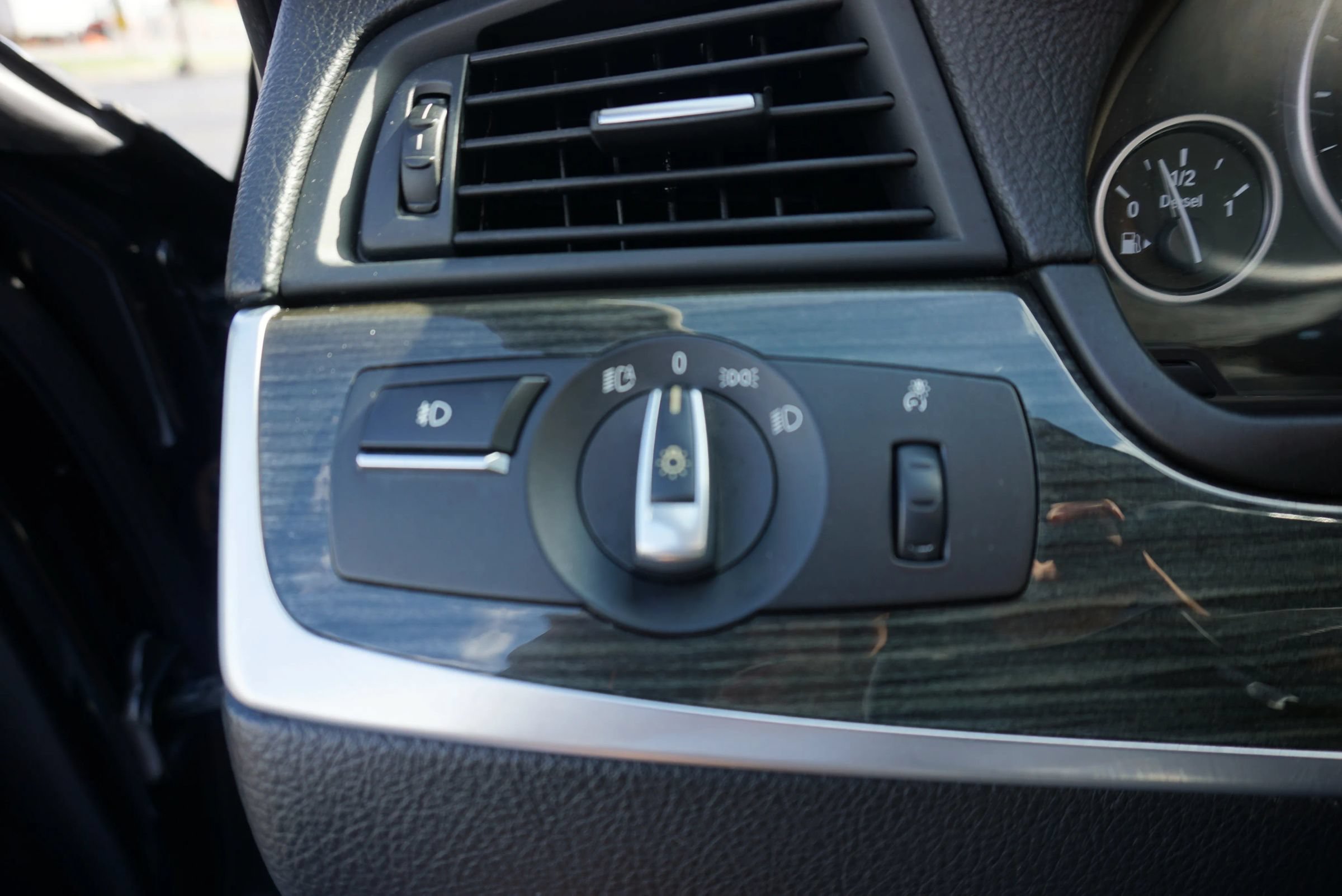 Used 2014 BMW 535d xDrive AWD/4WD image 25