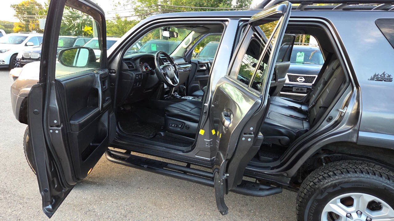Used 2014 Toyota 4Runner SR5 AWD/4WD image 30
