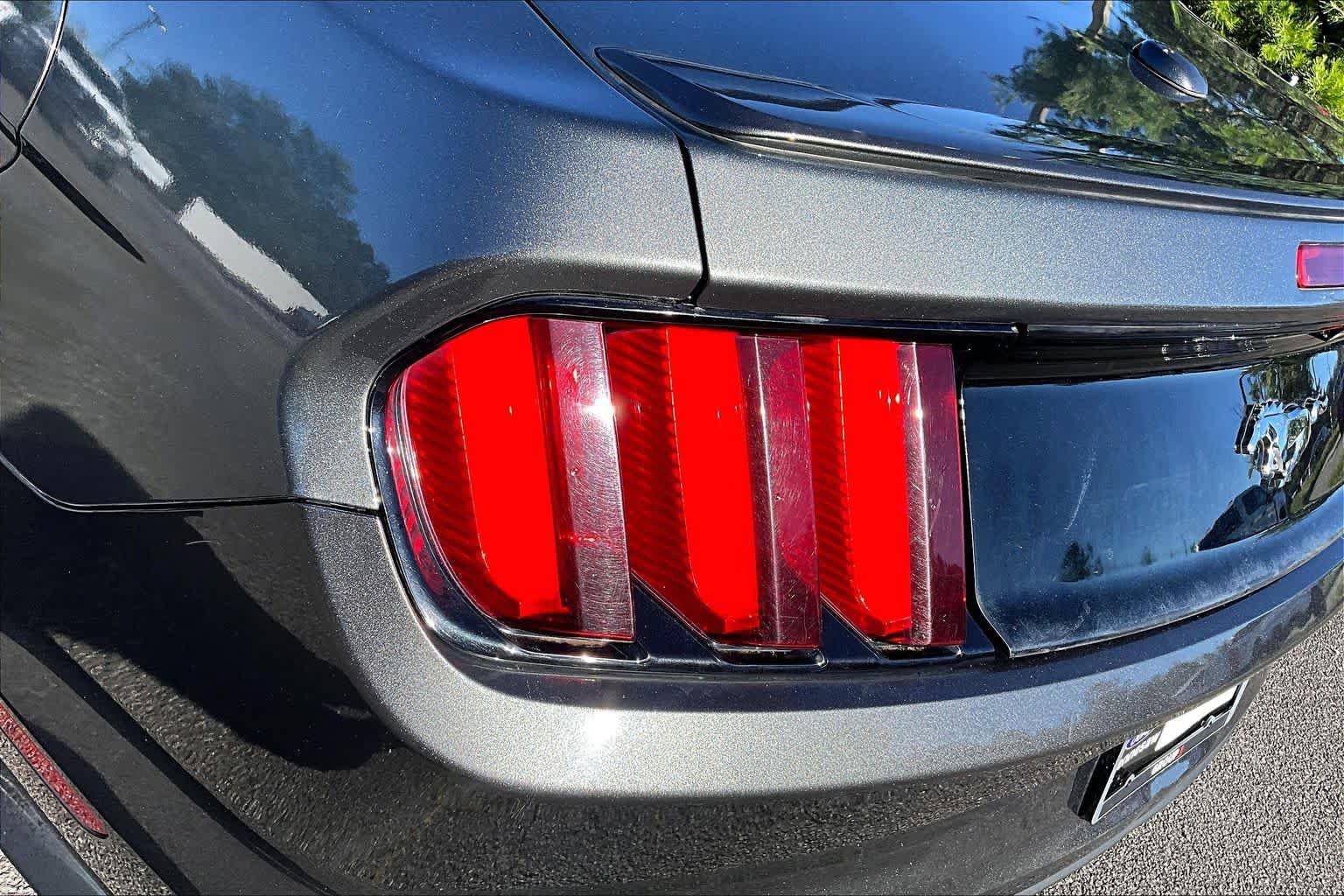 Used 2015 Ford Mustang Premium RWD image 23