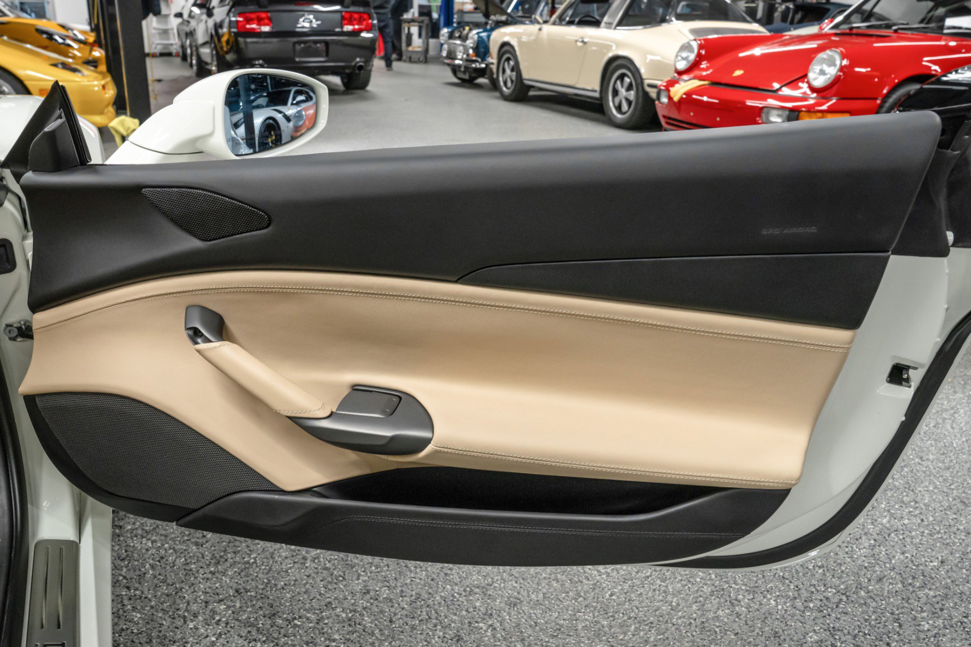 Used 2018 Ferrari 488 Spider image 33