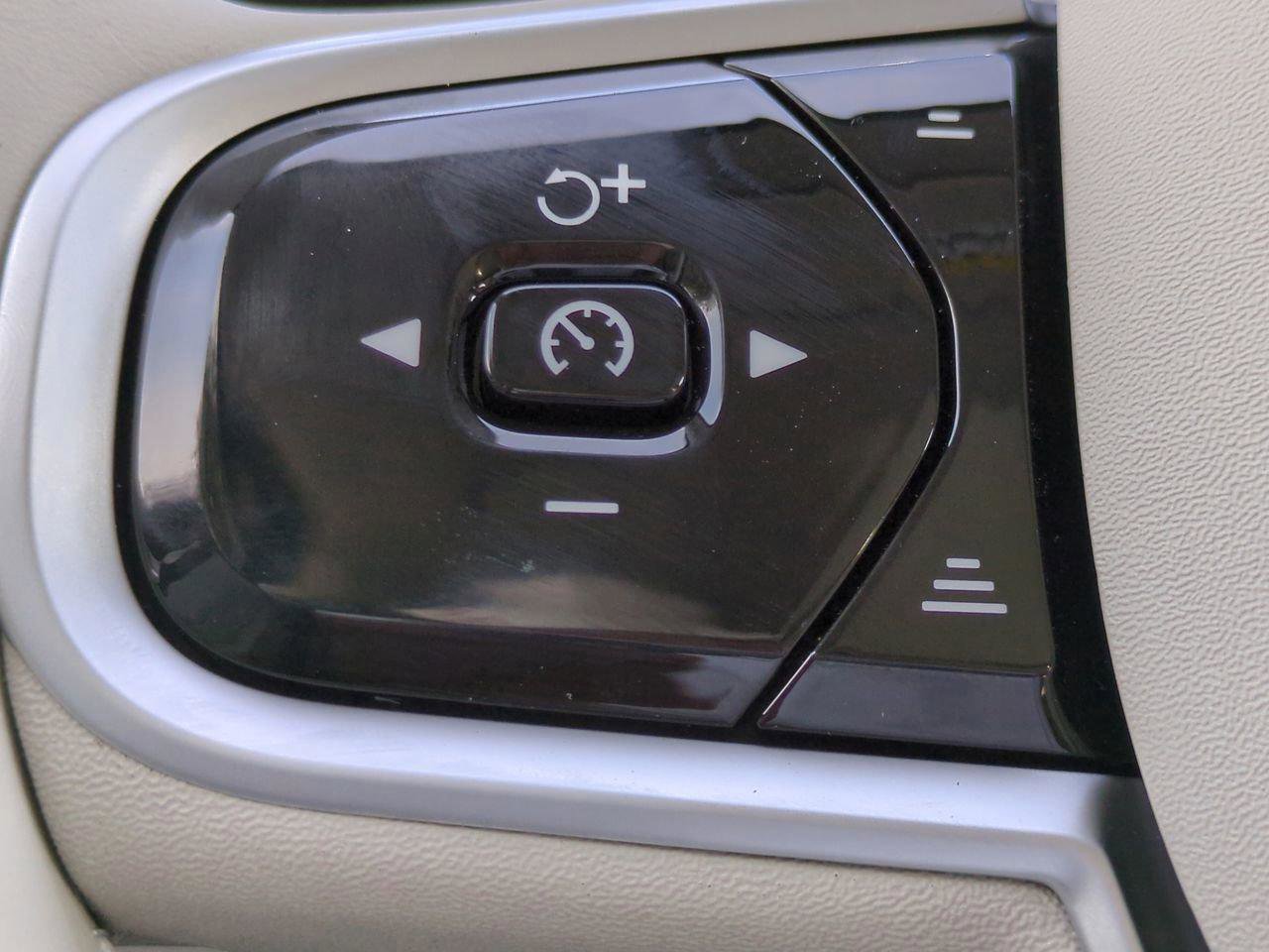 New 2026 Volvo XC60 B5 Ultra w/ Climate Package image 24