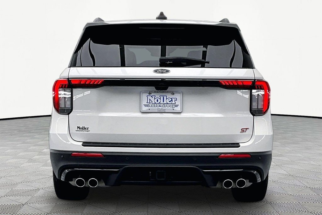 Certified 2025 Ford Explorer ST AWD/4WD image 4