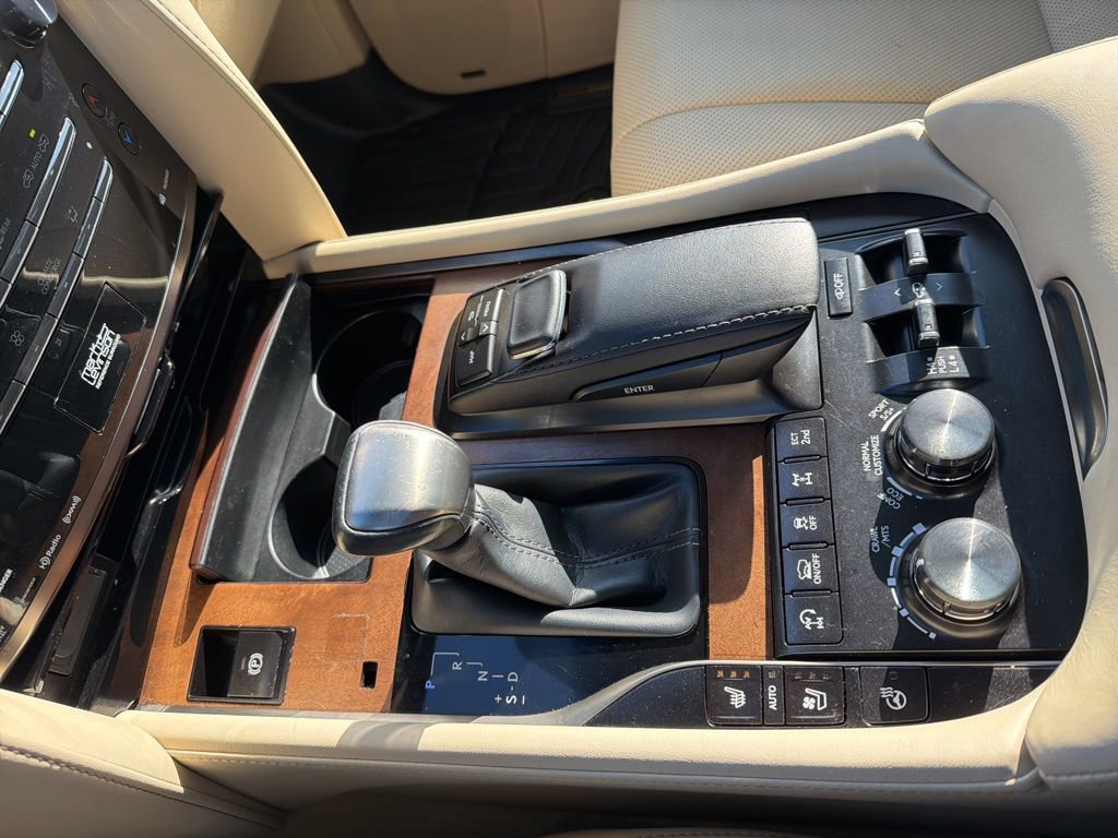 Used 2020 Lexus LX 570 4WD w/ Luxury Package image 38