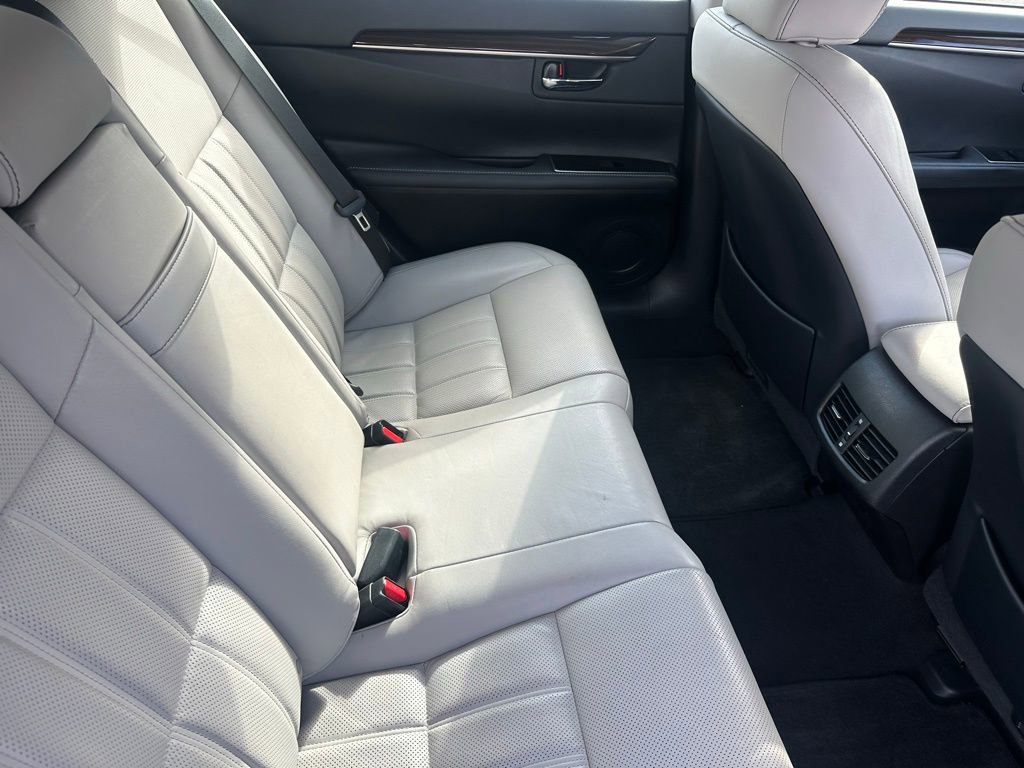 Used 2017 Lexus ES 300h image 19