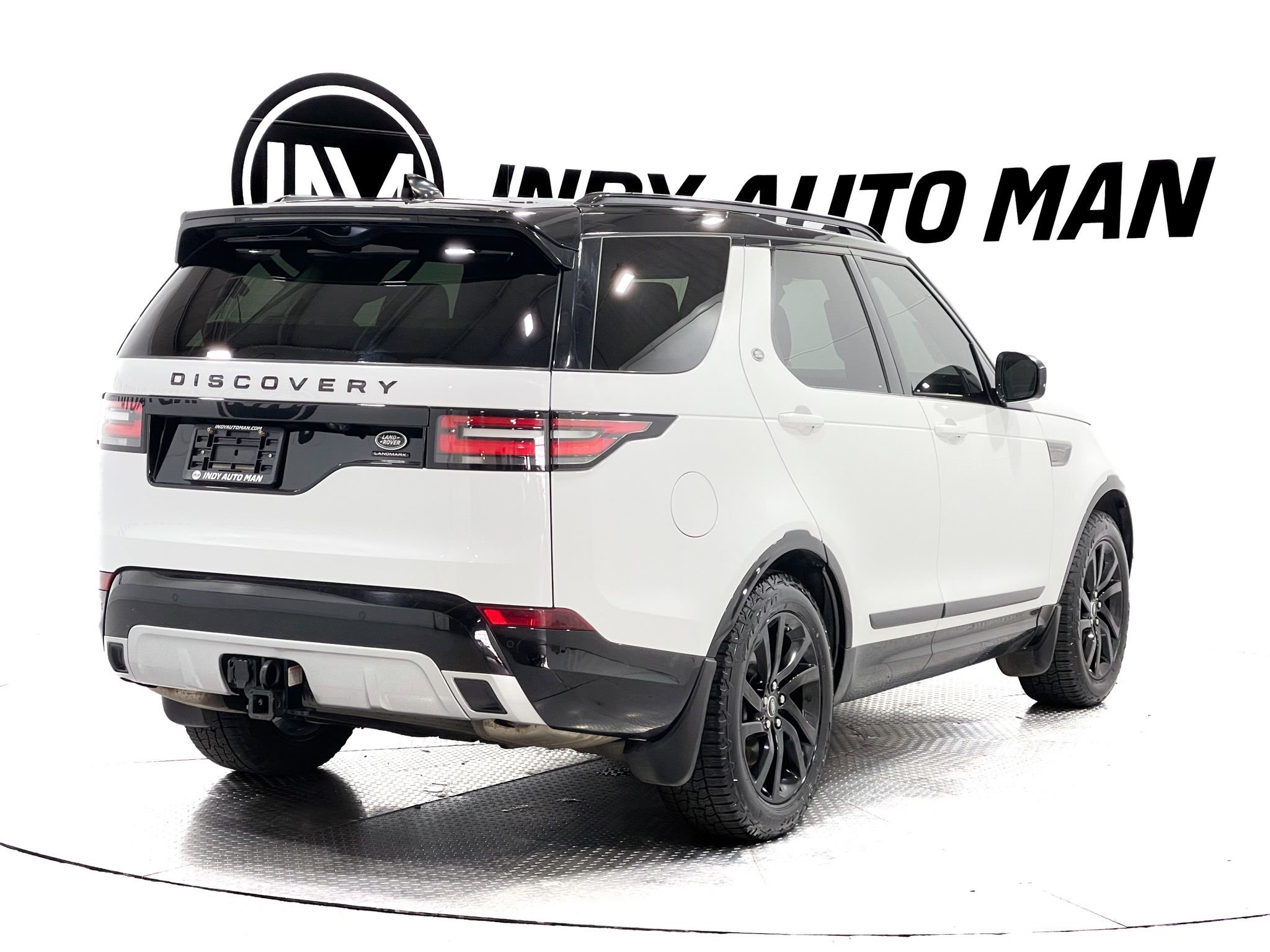 Used 2020 Land Rover Discovery Landmark AWD/4WD image 4