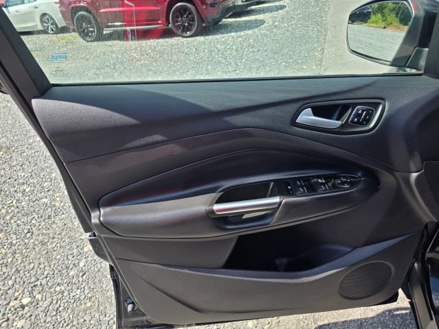 Used 2017 Ford Escape Titanium FWD image 11