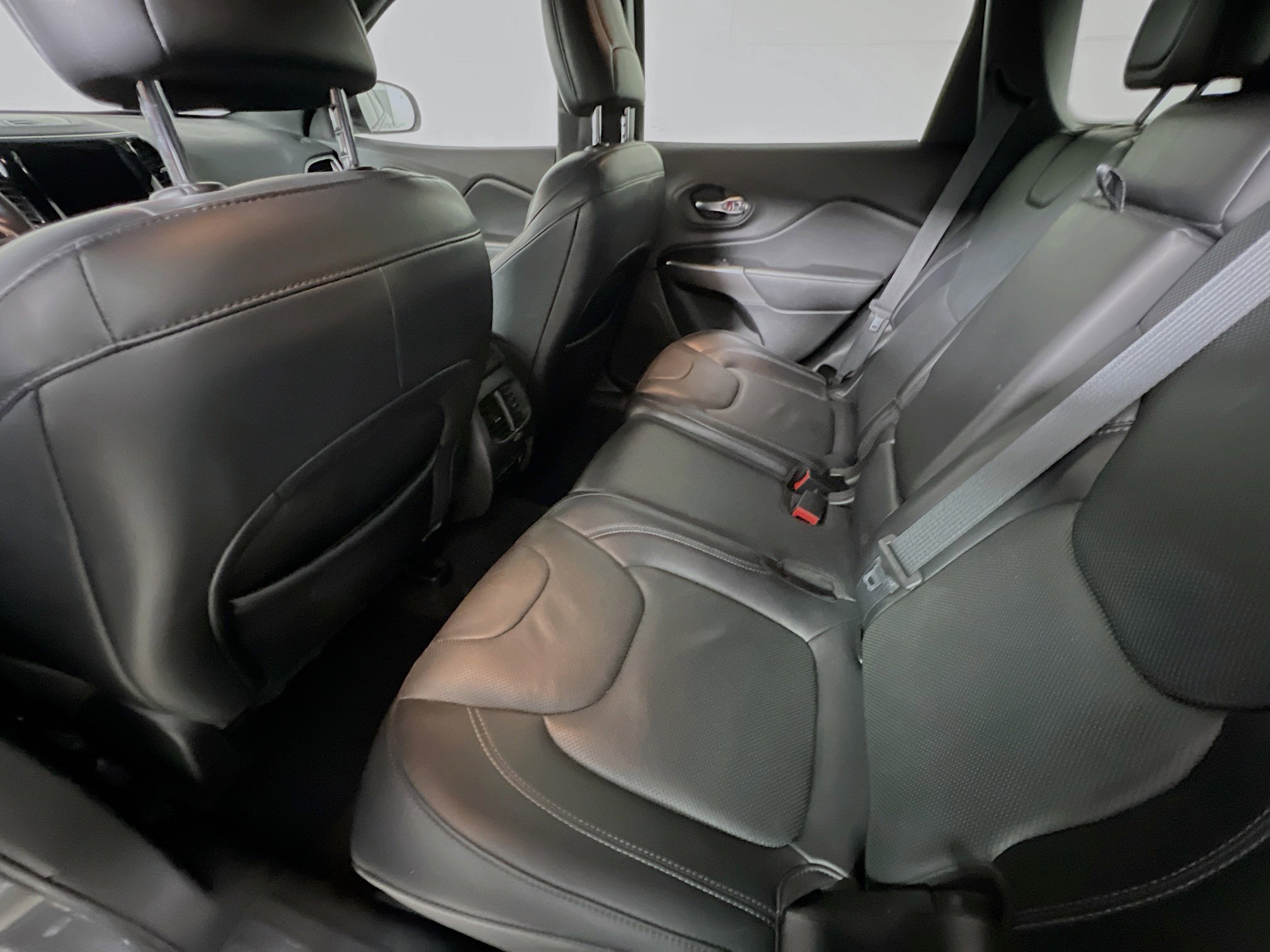 Used 2020 Jeep Cherokee High Altitude image 29