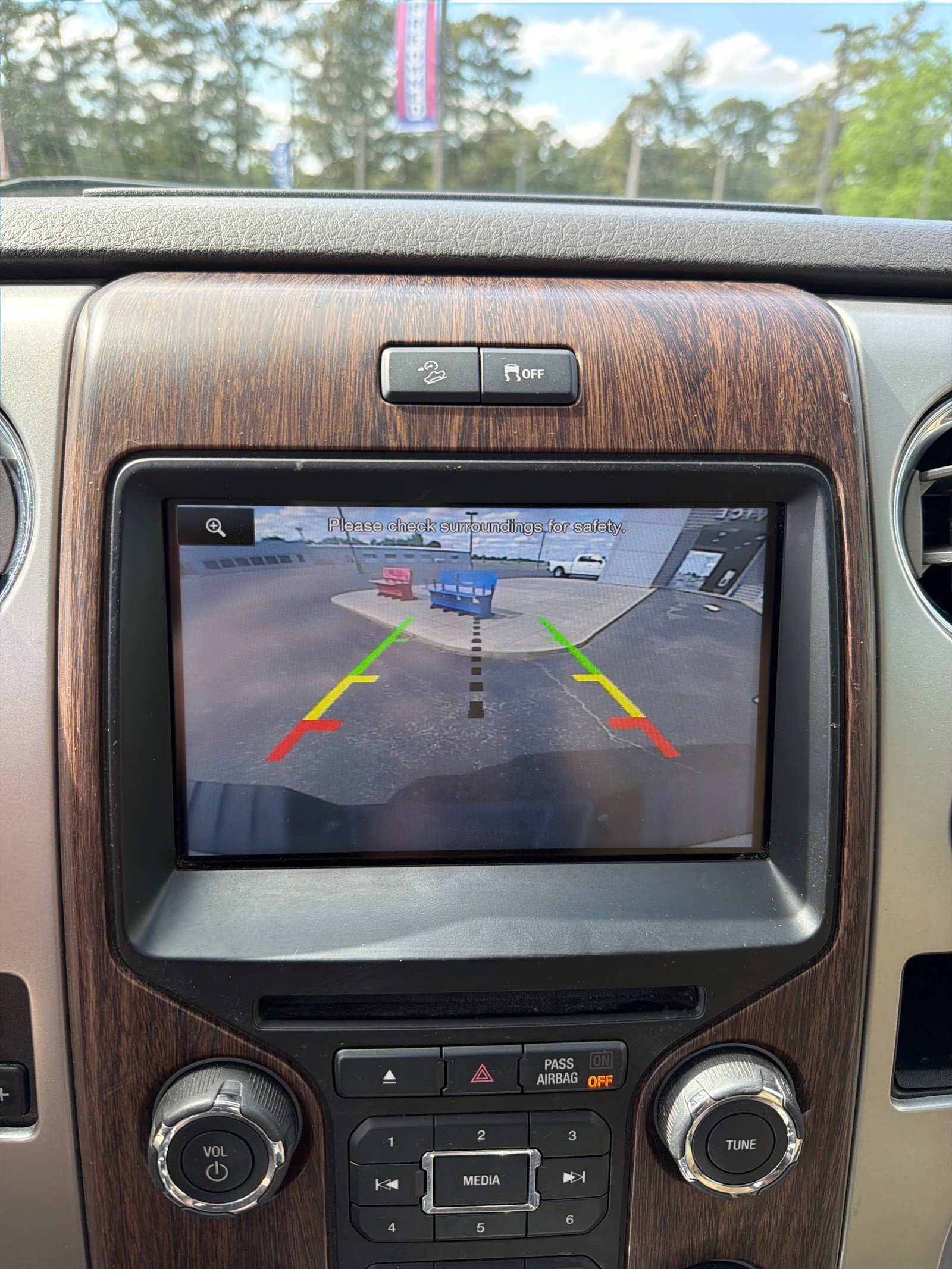 Used 2014 Ford F150 Lariat w/ Equipment Group 502A Luxury AWD/4WD image 21