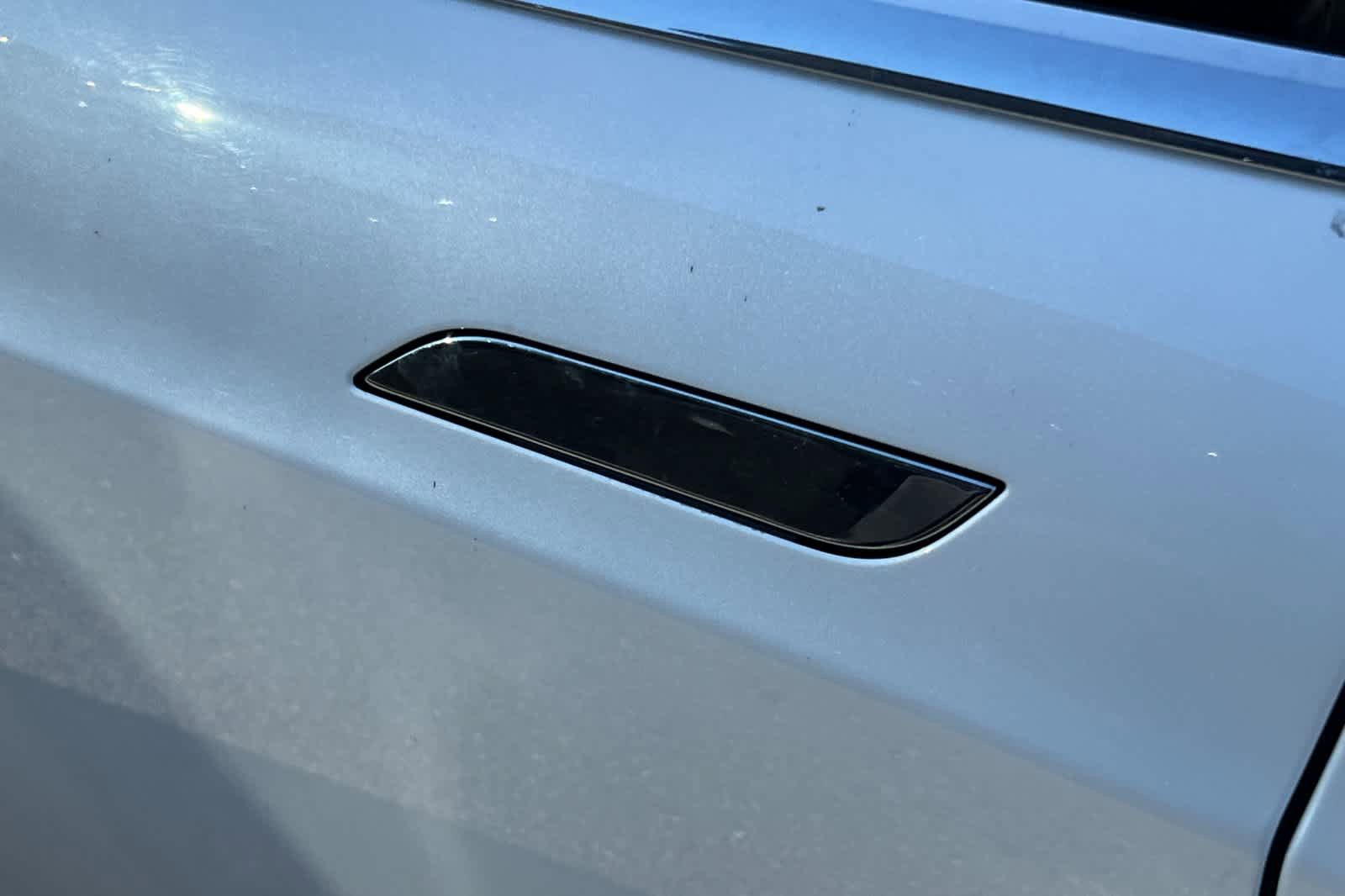 Used 2016 Tesla Model S 70 RWD image 7