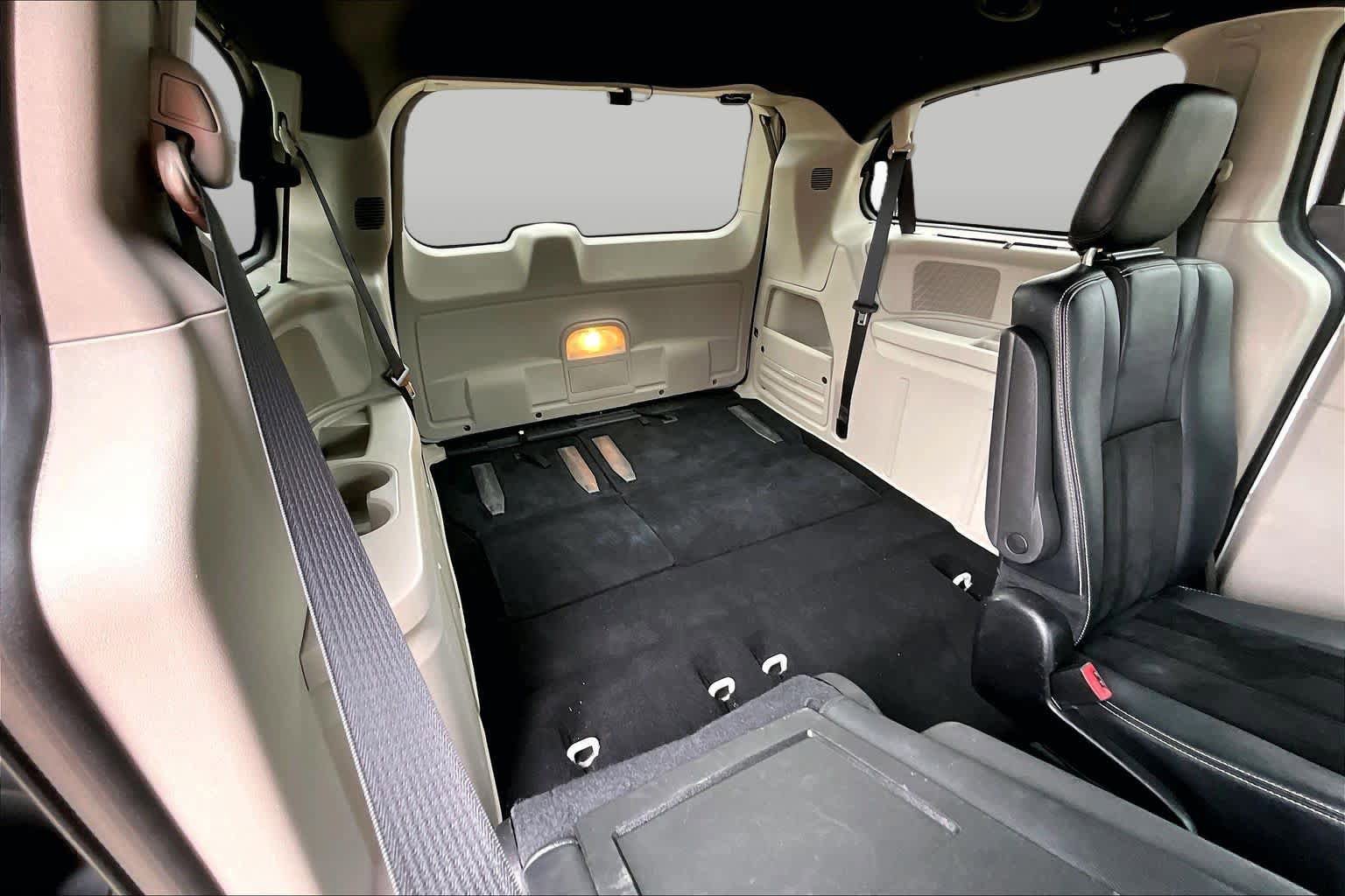 Used 2016 Dodge Grand Caravan SXT FWD image 24