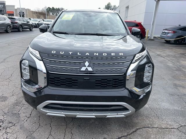 Used 2023 Mitsubishi Outlander SE image 3