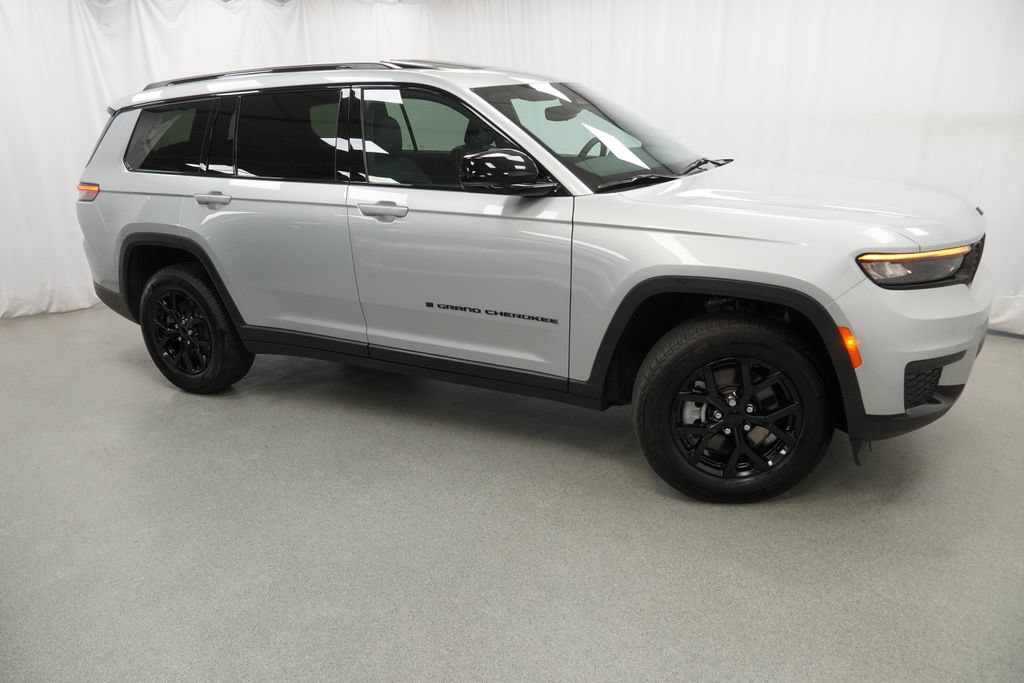 Certified 2024 Jeep Grand Cherokee L Altitude AWD/4WD image 9