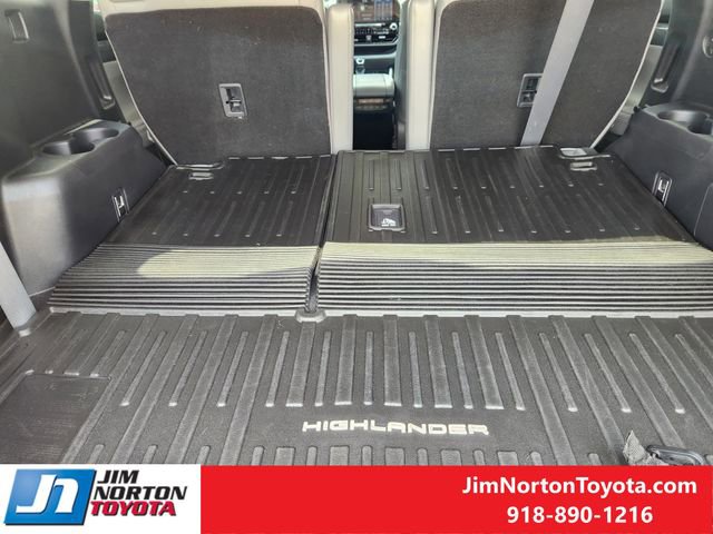 Used 2021 Toyota Highlander Platinum AWD/4WD image 33