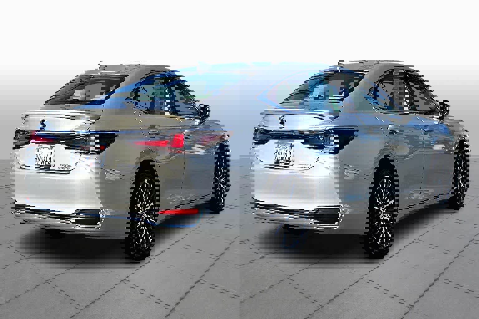 Used 2023 Lexus ES 300h w/ Premium Package image 12