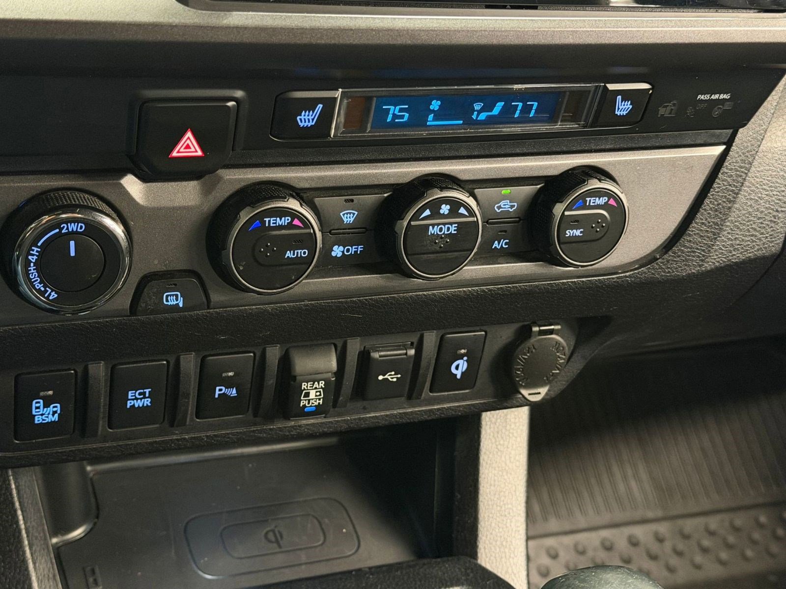 Used 2020 Toyota Tacoma TRD Sport w/ TRD Premium Sport Package AWD/4WD image 28