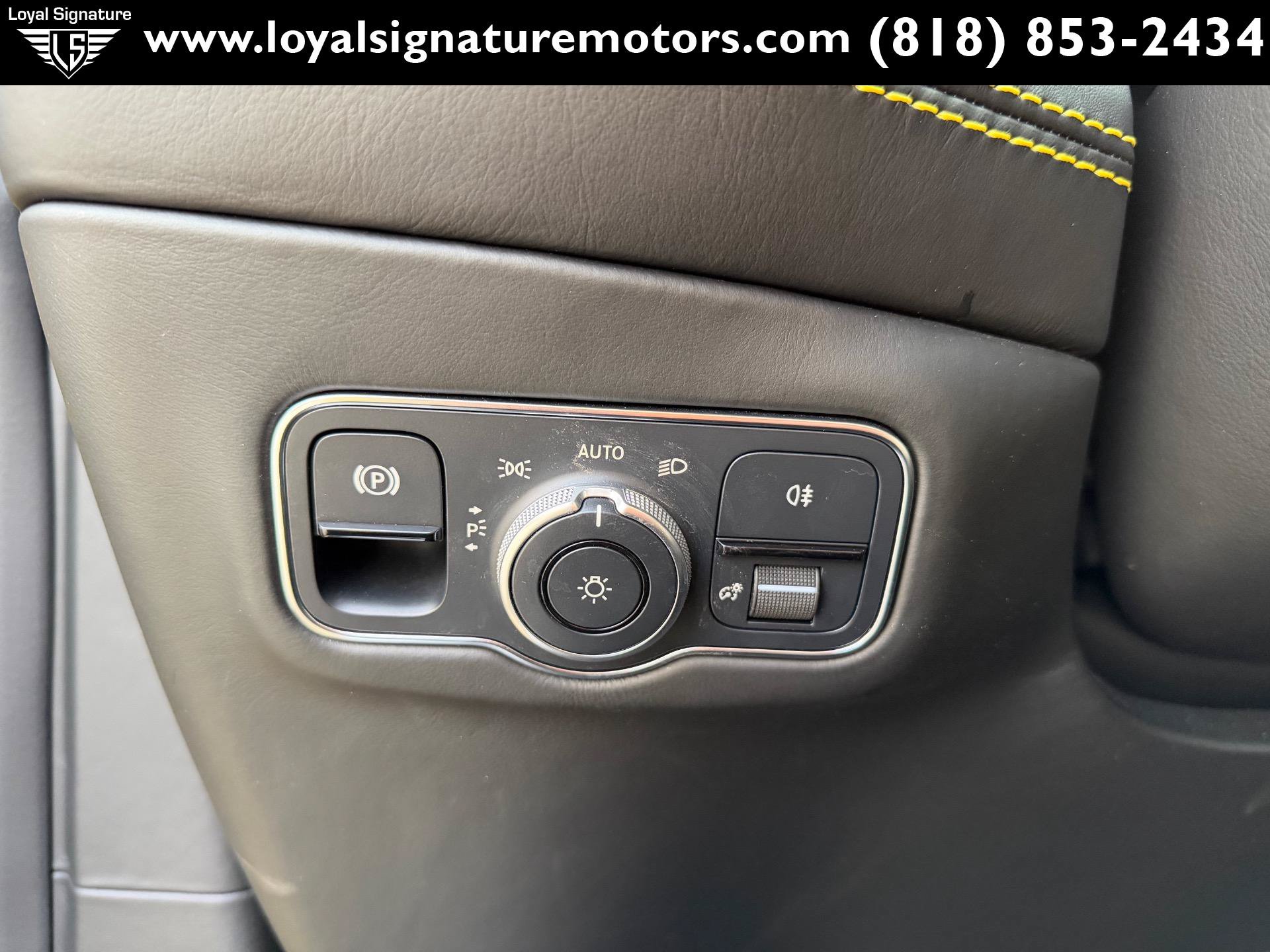 Used 2021 Aston Martin DBX AWD/4WD image 25