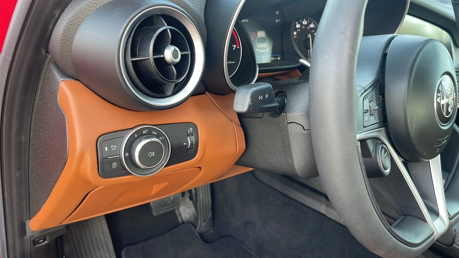 Used 2019 Alfa Romeo Giulia w/ Quick Order Package 22K Sport image 19