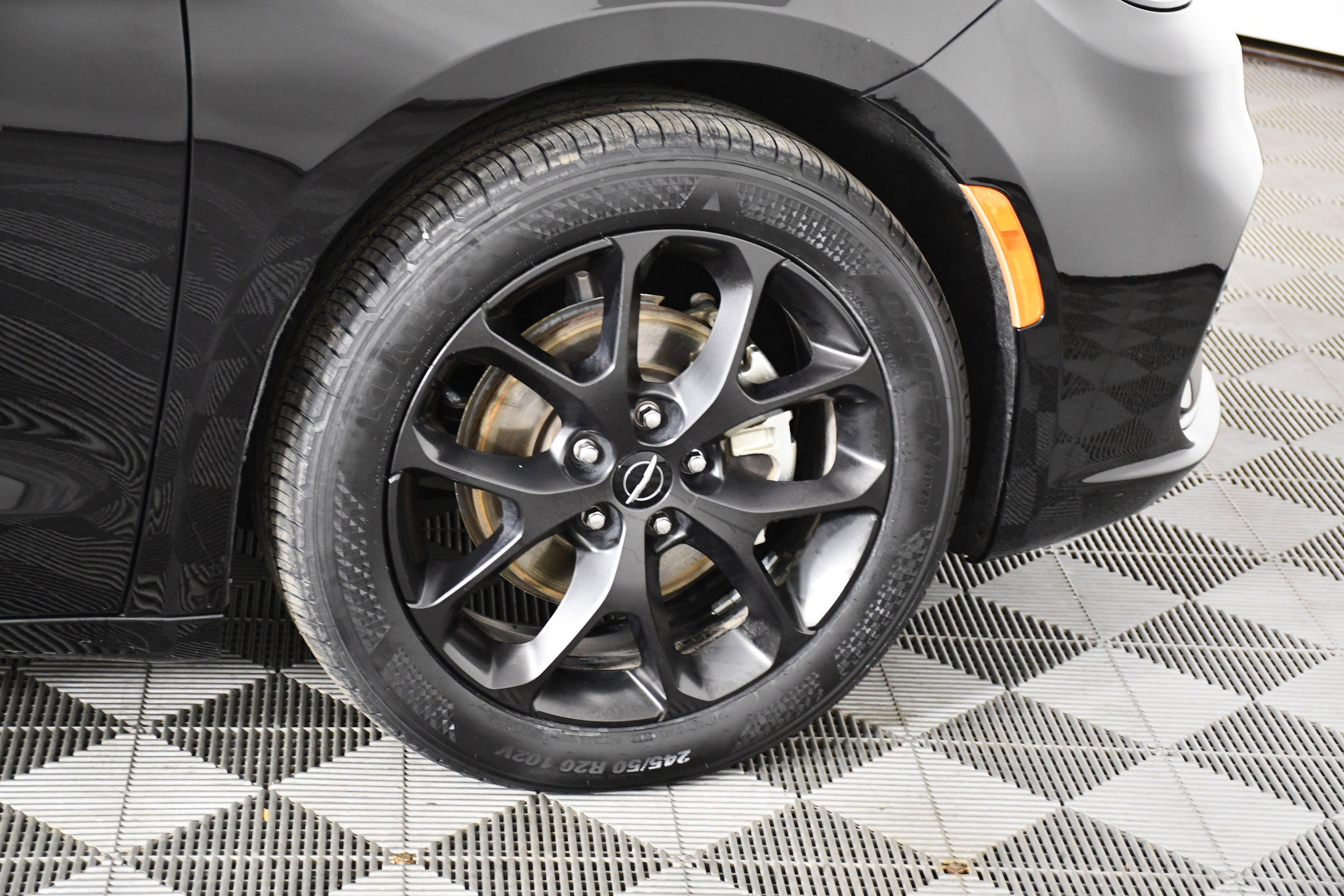 Used 2025 Chrysler Pacifica Limited image 53