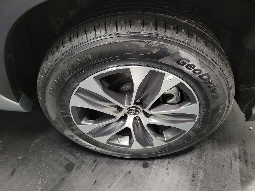 Used 2021 Toyota Highlander XLE image 10