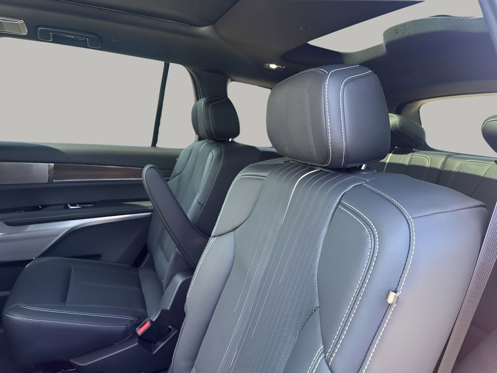 New 2026 Cadillac Vistiq Luxury image 17