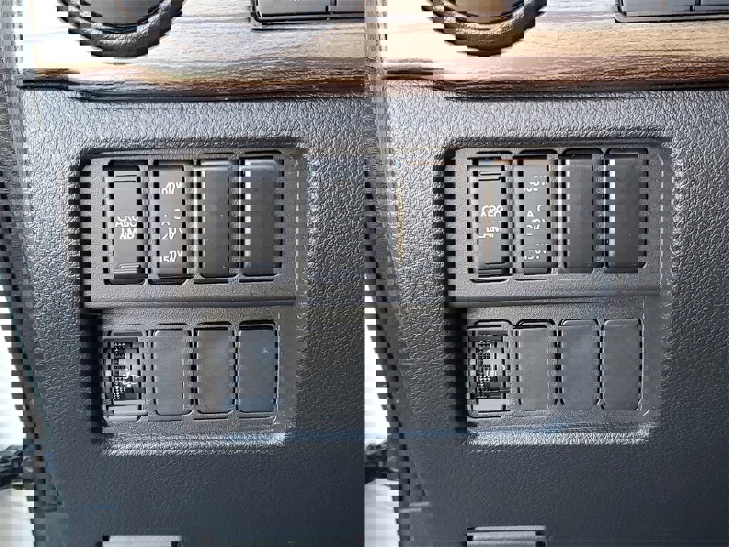 Used 2020 Nissan Titan SL w/ Moonroof Package image 23