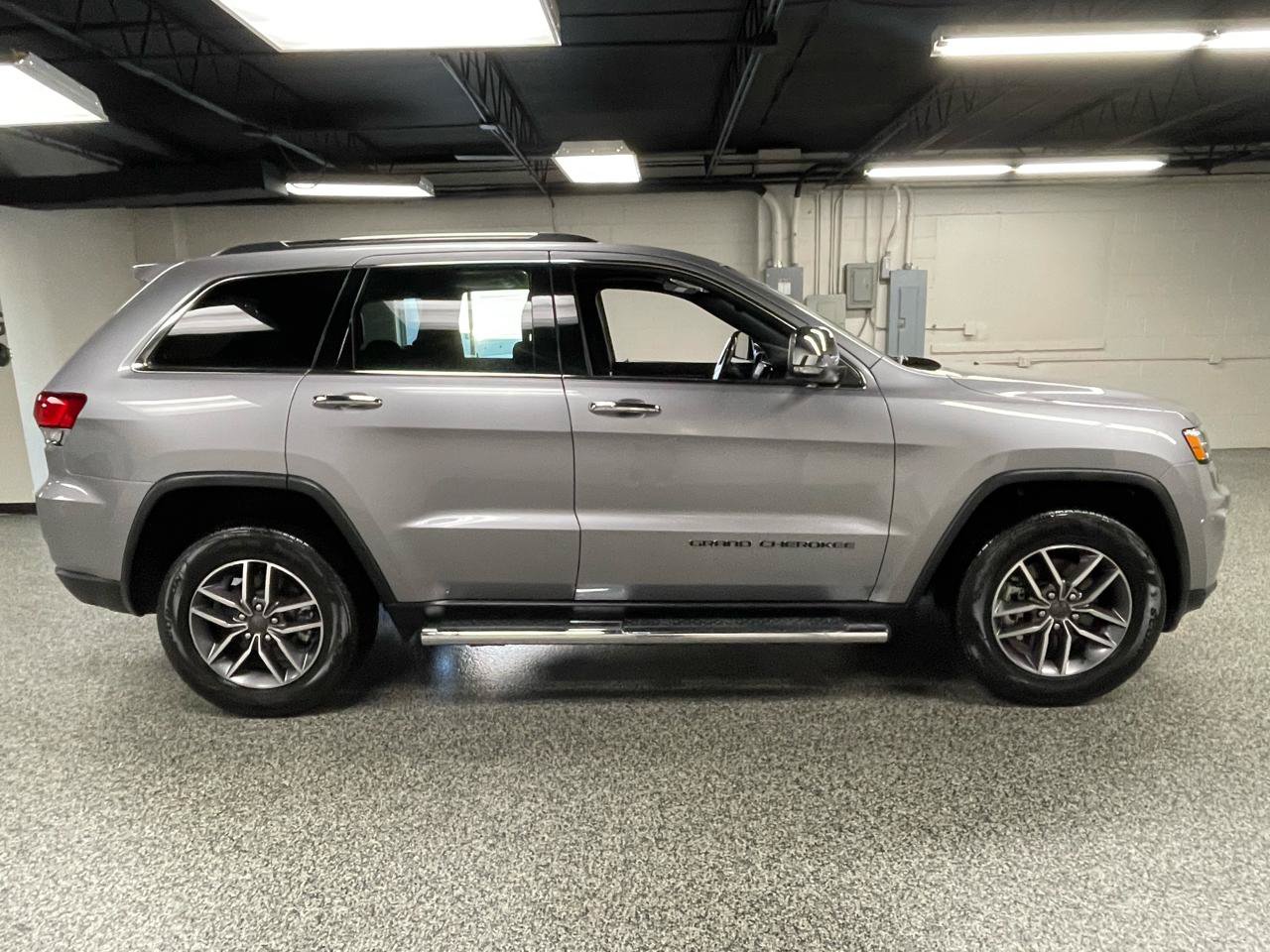 Used 2021 Jeep Grand Cherokee Limited AWD/4WD image 4