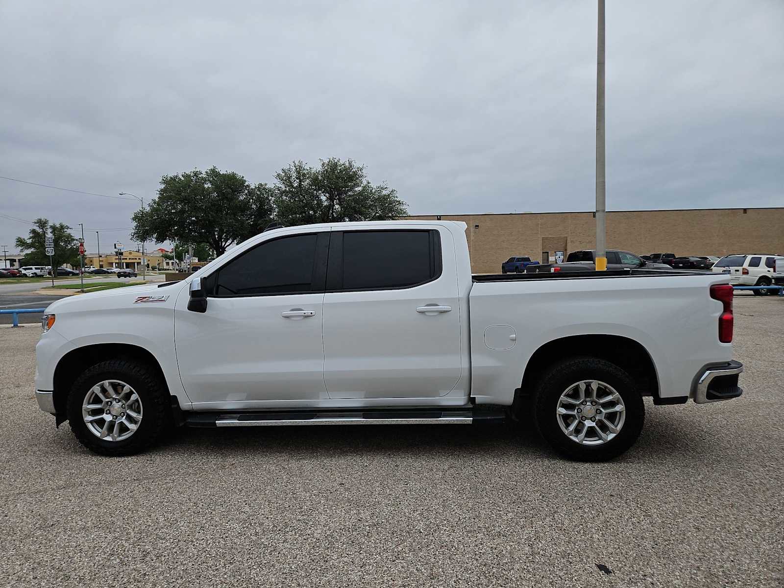 Used 2025 Chevrolet Silverado 1500 LT AWD/4WD image 5
