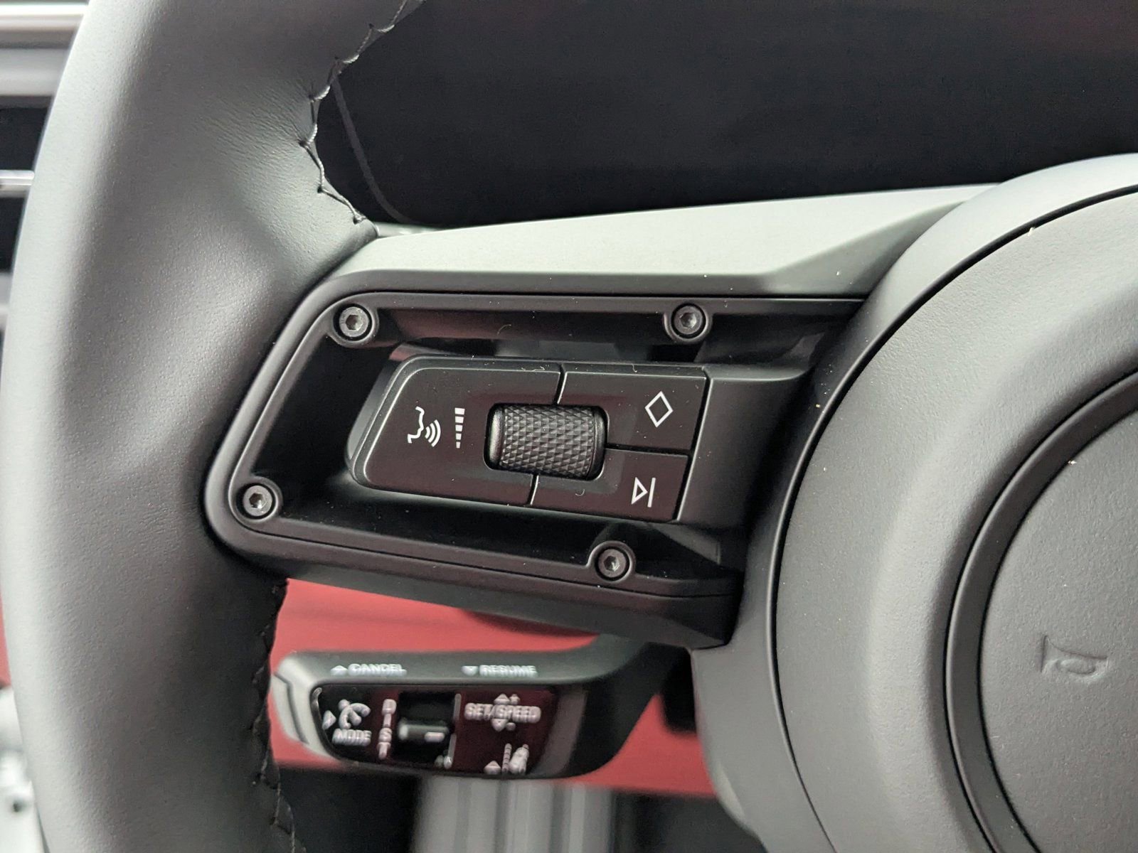 New 2025 Porsche Macan 4 Electric image 13