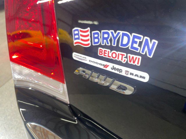 Used 2017 Chrysler 300 C image 28