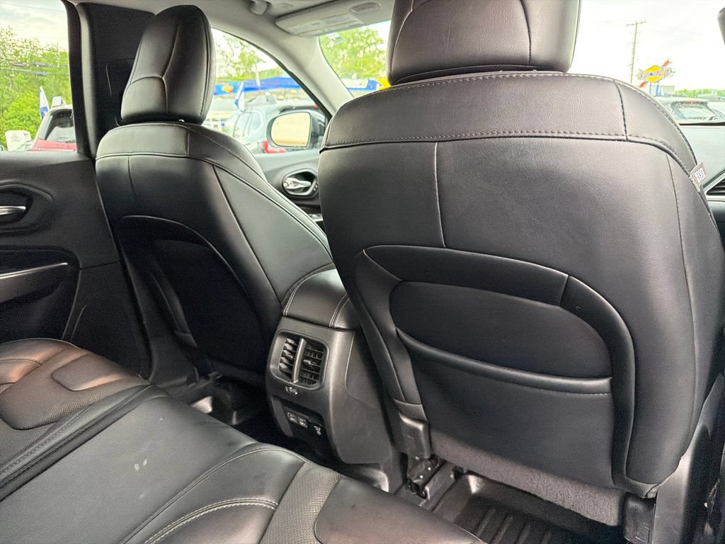 Used 2022 Jeep Cherokee Limited AWD/4WD image 36