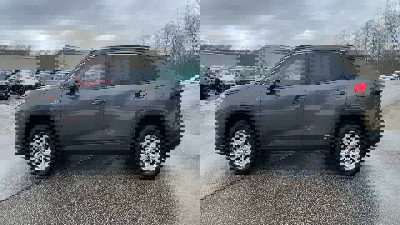 Used 2020 Toyota RAV4 XLE image 6