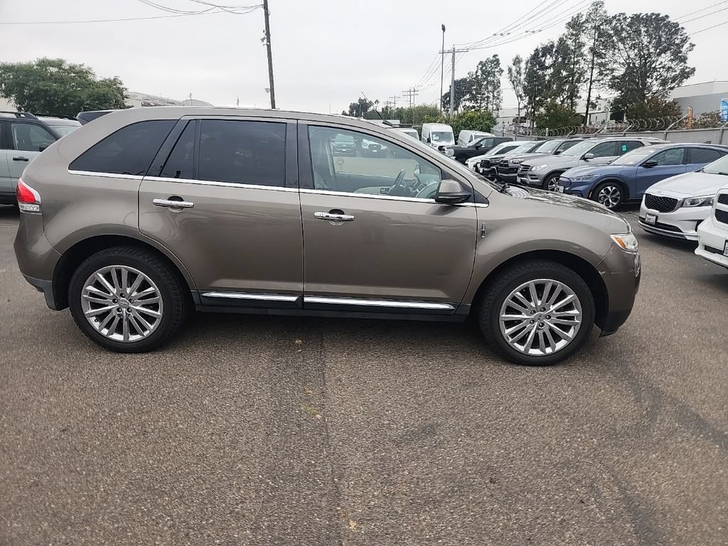 Used 2012 Lincoln MKX AWD image 16