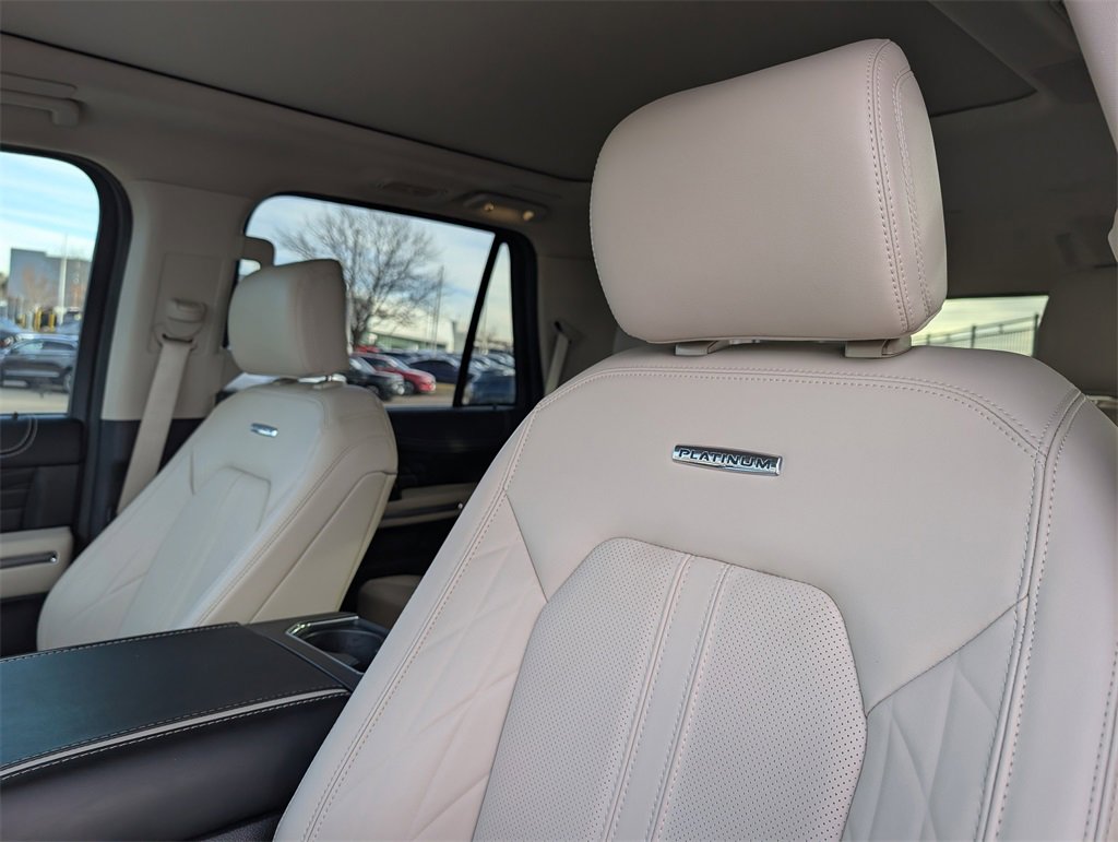 Used 2024 Ford Expedition Platinum image 11
