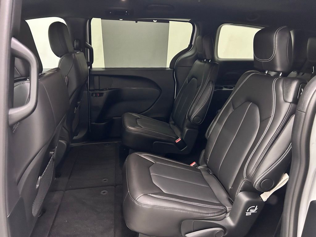 New 2026 Chrysler Voyager LX FWD image 13